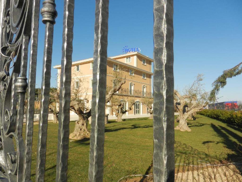 Hotel Villa Michelangelo Città Sant'Angelo Buitenkant foto